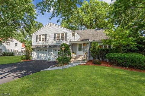 372 Chelsea St, Paramus, NJ 07652 photo 1