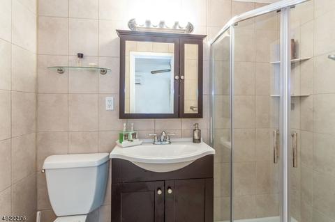372 Chelsea St, Paramus, NJ 07652 photo 12