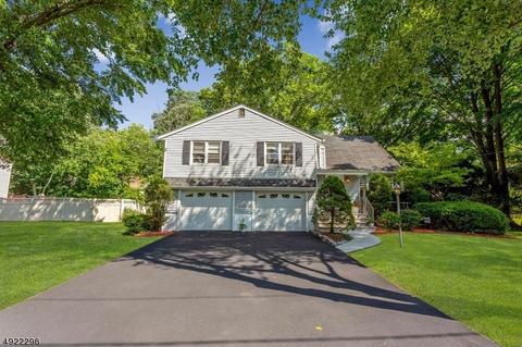 372 Chelsea St, Paramus, NJ 07652 photo 2