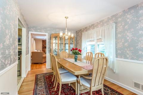 372 Chelsea St, Paramus, NJ 07652 photo 6