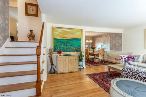 372 Chelsea St, Paramus, NJ 07652 photo 3