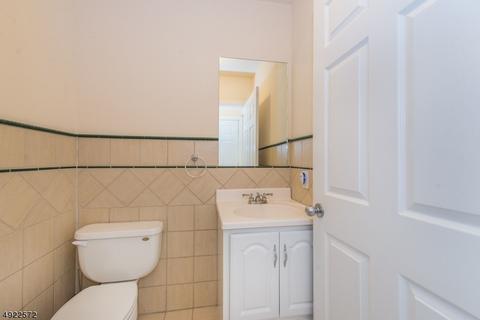 429 Beech Ave, Paramus, NJ 07652 photo 9