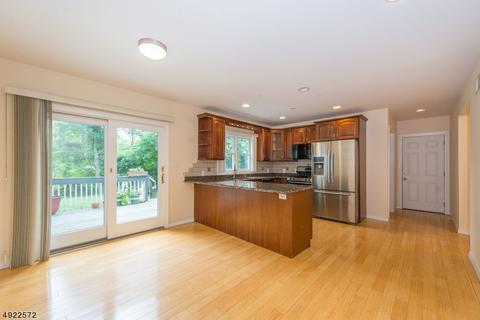429 Beech Ave, Paramus, NJ 07652 photo 6