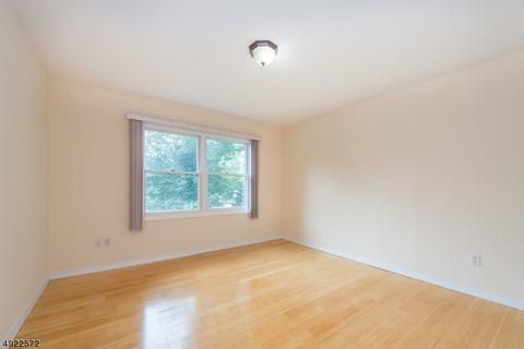 429 Beech Ave, Paramus, NJ 07652 photo 18