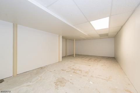 429 Beech Ave, Paramus, NJ 07652 photo 22