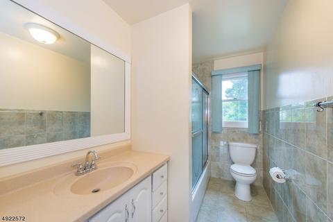 429 Beech Ave, Paramus, NJ 07652 photo 13