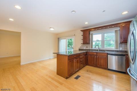429 Beech Ave, Paramus, NJ 07652 photo 3