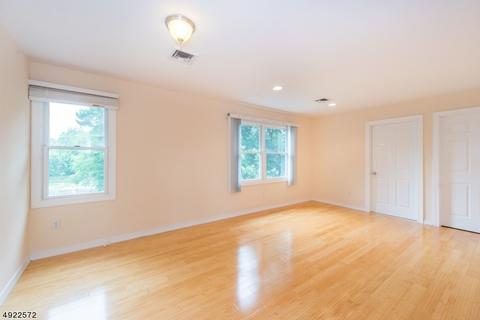 429 Beech Ave, Paramus, NJ 07652 photo 12