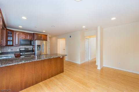 429 Beech Ave, Paramus, NJ 07652 photo 5