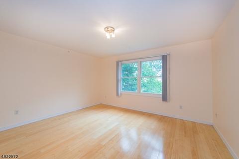 429 Beech Ave, Paramus, NJ 07652 photo 17