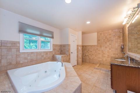 429 Beech Ave, Paramus, NJ 07652 photo 14