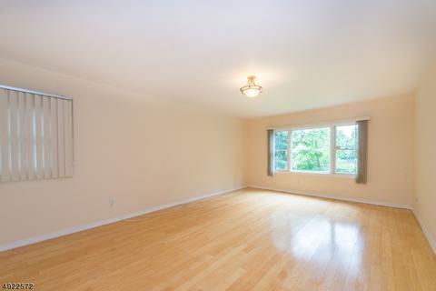 429 Beech Ave, Paramus, NJ 07652 photo 10