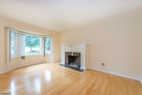 429 Beech Ave, Paramus, NJ 07652 photo 8