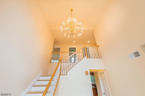 429 Beech Ave, Paramus, NJ 07652 photo 2