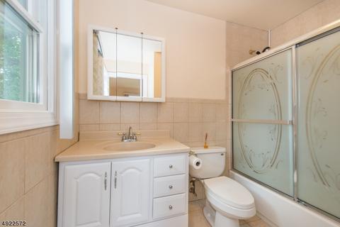 429 Beech Ave, Paramus, NJ 07652 photo 19