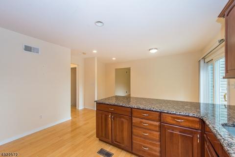 429 Beech Ave, Paramus, NJ 07652 photo 4