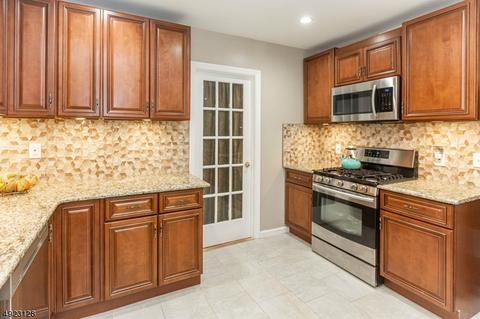 330 3rd St, Saddle Brook, NJ 07663 photo 9
