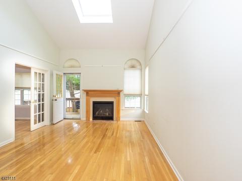 175 Aster Ct, Whitehouse Station, NJ 08889 photo 2