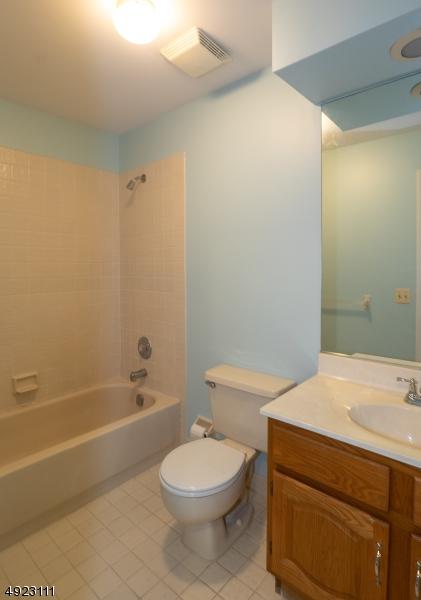 175 Aster Ct, Whitehouse Station, NJ 08889 photo 15