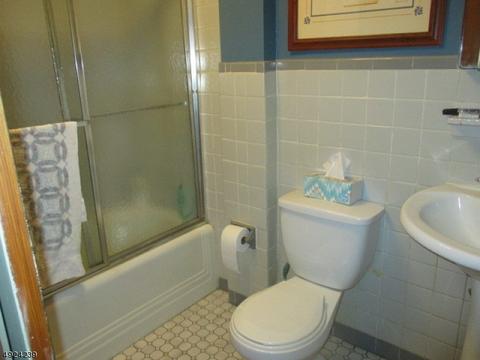 423 Berkeley Ave, Bloomfield, NJ 07003 photo 9