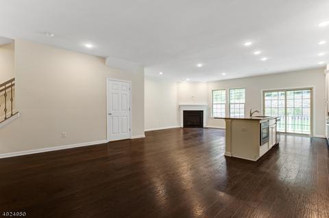 4 Brompton Pl, Randolph, NJ 07869 photo 2