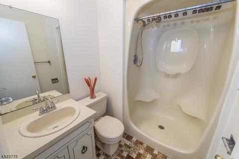 3 Dena Dr, Wanaque, NJ 07465 photo 16