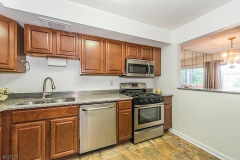 3 Dena Dr, Wanaque, NJ 07465 photo 2