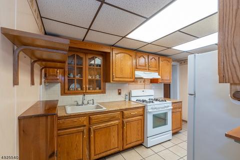 720 E Henry St, Linden, NJ 07036 photo 7