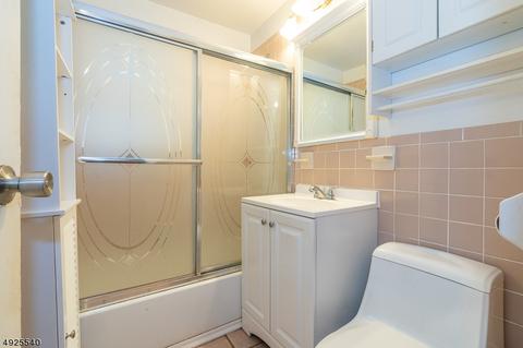 720 E Henry St, Linden, NJ 07036 photo 10