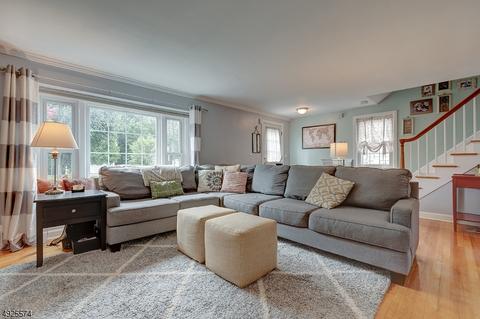 70 Springbrook Rd, Springfield, NJ 07081 photo 2