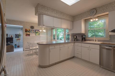 6 Vermont Dr, Paramus, NJ 07652 photo 13