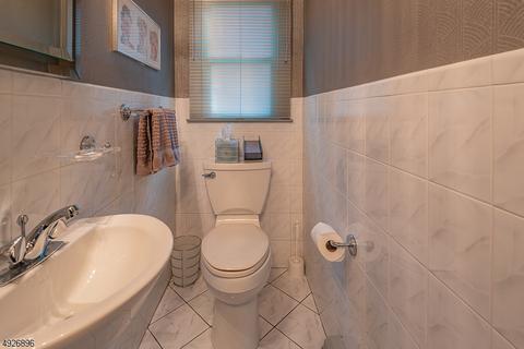 6 Vermont Dr, Paramus, NJ 07652 photo 15