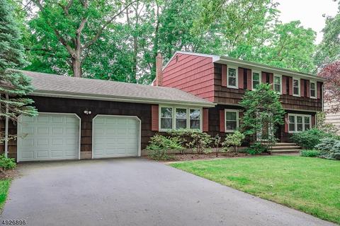 6 Vermont Dr, Paramus, NJ 07652 photo 2