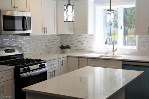 207 Pine St, Hackettstown, NJ 07840 photo 2