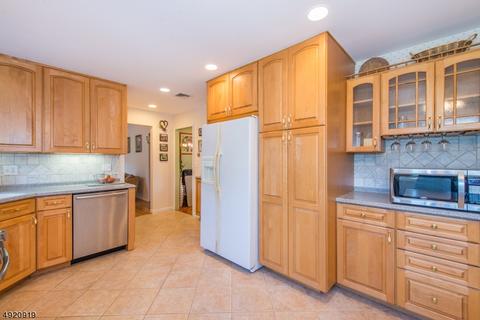 128 Greenrale Ave, Wayne, NJ 07470 photo 9