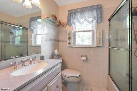 11 Longview Dr, Waldwick, NJ 07463 photo 16