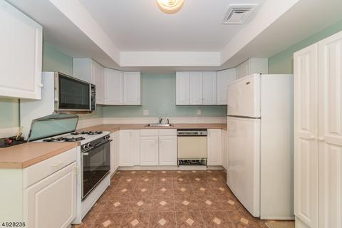 35 Anderson Dr, Wayne, NJ 07470 photo 4