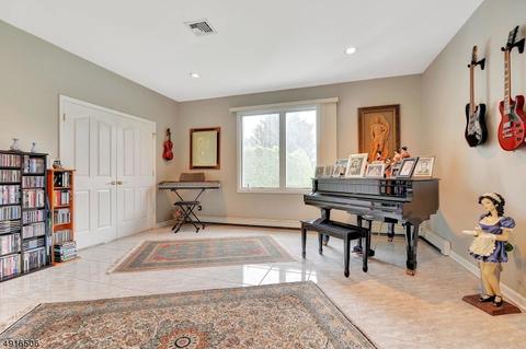 320 Cardinal Pl, Paramus, NJ 07652 photo 5