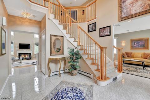 320 Cardinal Pl, Paramus, NJ 07652 photo 3