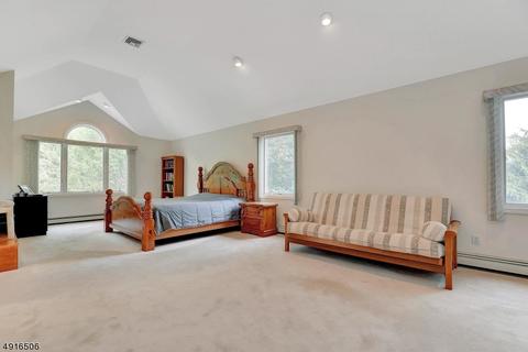 320 Cardinal Pl, Paramus, NJ 07652 photo 12