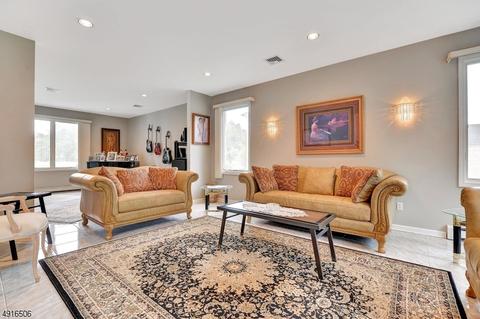 320 Cardinal Pl, Paramus, NJ 07652 photo 4