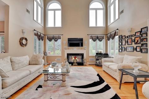 320 Cardinal Pl, Paramus, NJ 07652 photo 9