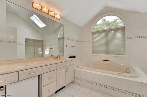 320 Cardinal Pl, Paramus, NJ 07652 photo 15