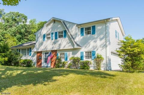 4 Evers Ct, Wayne, NJ 07470 photo 2