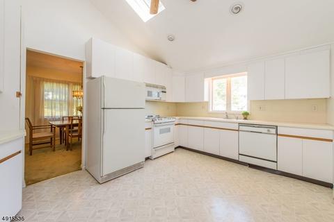4 Evers Ct, Wayne, NJ 07470 photo 9