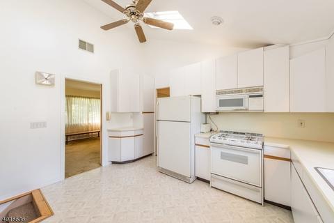 4 Evers Ct, Wayne, NJ 07470 photo 10