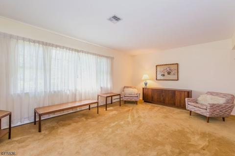 4 Evers Ct, Wayne, NJ 07470 photo 3