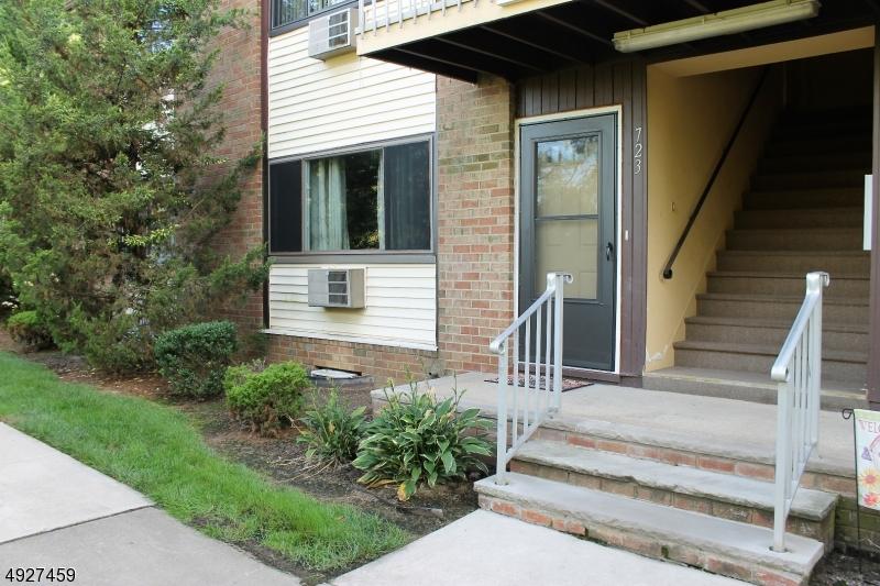  723 Cricket Ln, Woodbridge, NJ 07095 photo 2
