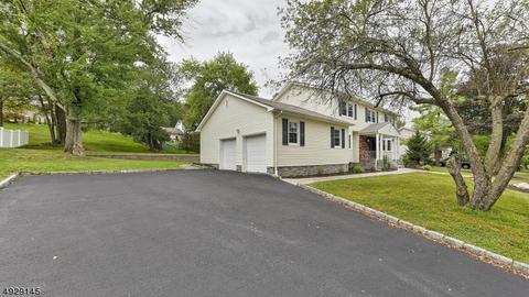 16 Petrie Ln, Wayne, NJ 07470 photo 2
