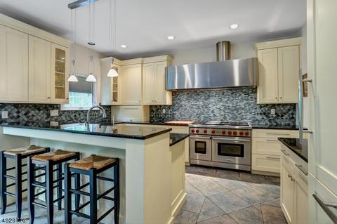 31 Summer Hill Rd, Wayne, NJ 07470 photo 2